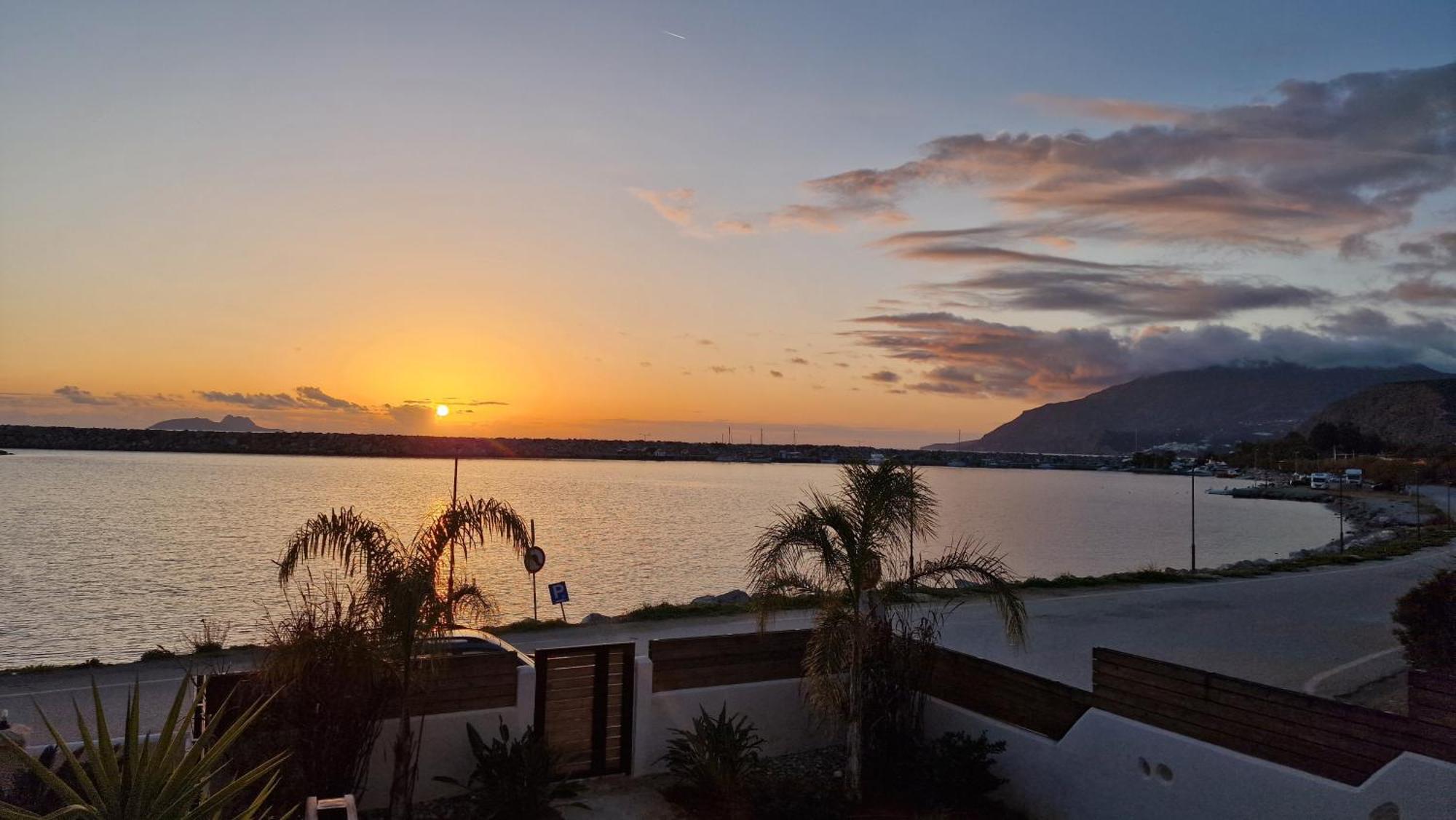 Isalos Sea View Studios Kokkinos Pyrgos Exterior foto